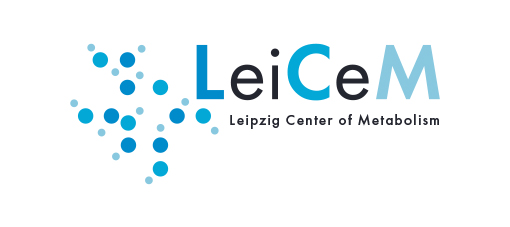 Schriftzug LeiCeM in blauen und schwarzen Buchstaben, darunter steht in schwarzer Schrift Leipzig Center of Metabolism, links neben der Schrift sind blaue Punkte in unterschiedlicher Größe und Schattierung
